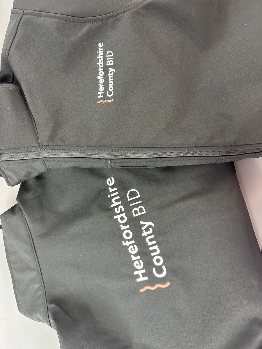 BlackM0untain's tweet image. Just love the quality of embroidery on these colour-matched polo tops for Herefordshire County BID! #BlackMountain #HerefordshireCountyBid #ColourMatch #Branding