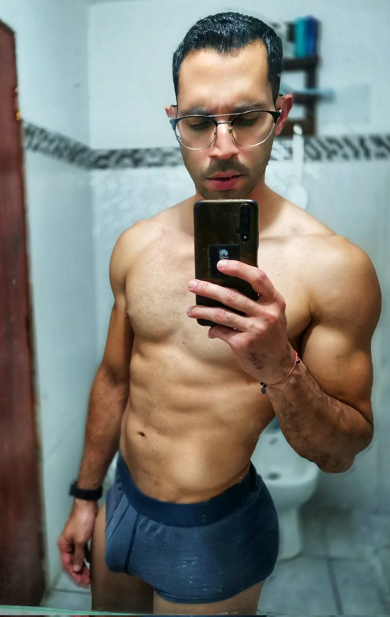 Cleve57929583's tweet photo. No entiendo por que aun tengo miedo! Jajajajaja y parece que no pero si ¿me atrevo? https://t.co/sdnAGgLxfr