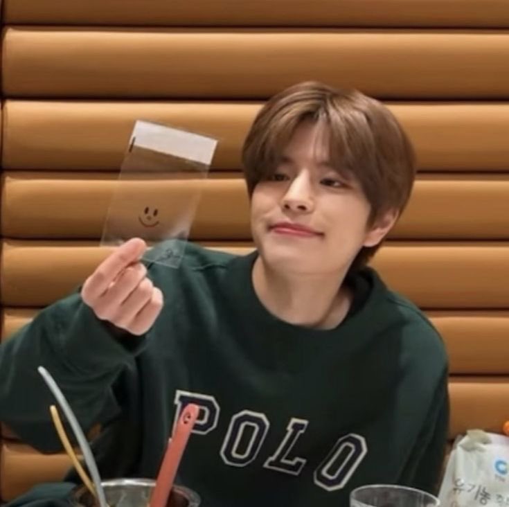 dandy_voice's tweet photo. Seungmin going :]

a very scrunkly thread 🧵 https://t.co/cGqabqaqgG