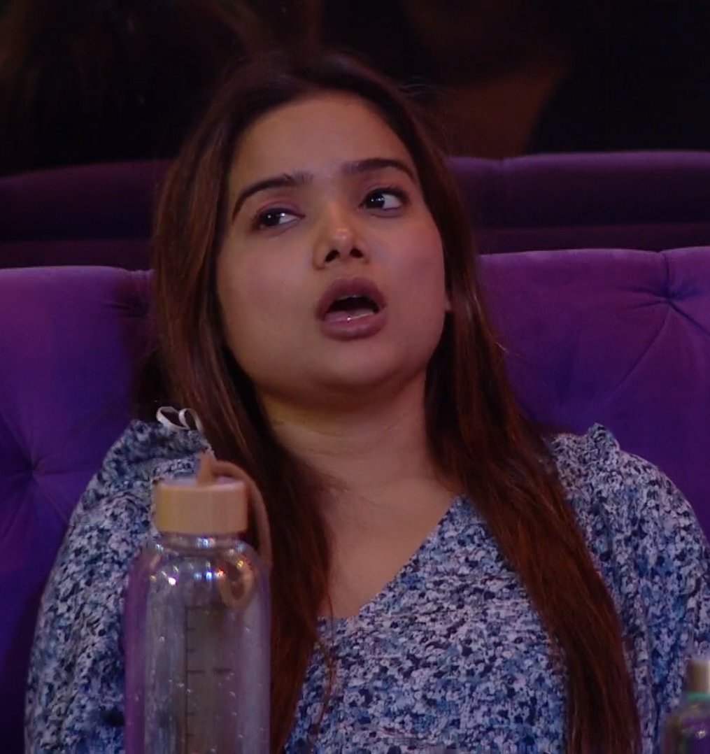 kikiaooo's tweet photo. Maniha : I will feed about you to him. You allure him. I dont want Jiya to take him. He is part of this group. Jiya Jiya re Jiya..
Ashia : okay I will get dressed put my lashes on and all tomorrow
#JiyaShankar #ApnaBanaLeJiya #AsliBossJiya #BiggBossOTT2 #AbhishekMalhan #BiggBoss https://t.co/hTe1EggwXC