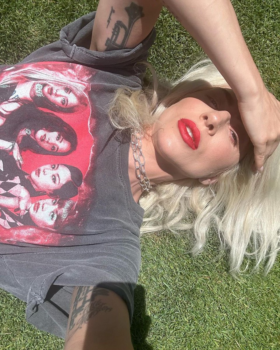 RT @honorslisa: lady gaga wearing a blackpink t-shirt to celebrate chromatica ball anniversary https://t.co/GgvABlZdl4