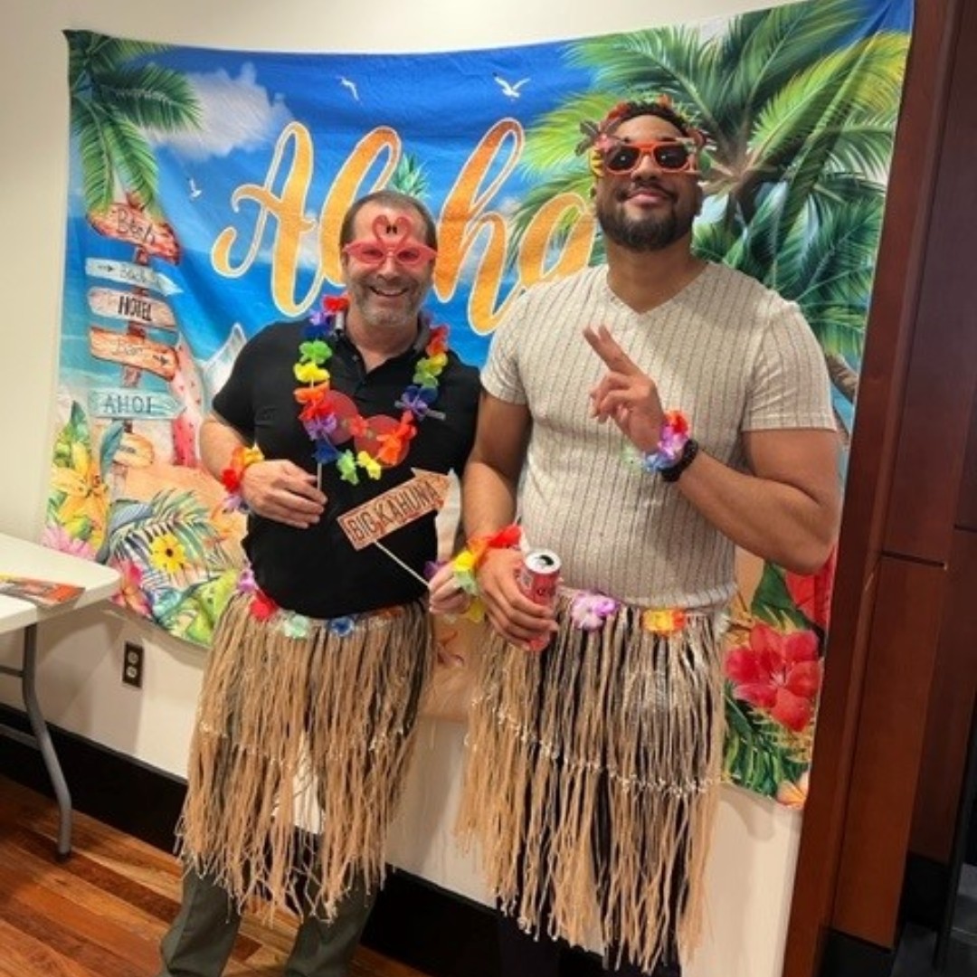 APISOURCE's tweet image. Tropical vibes, luau style!🌴

#LuauParty #gotbrand #gotswag #apisource