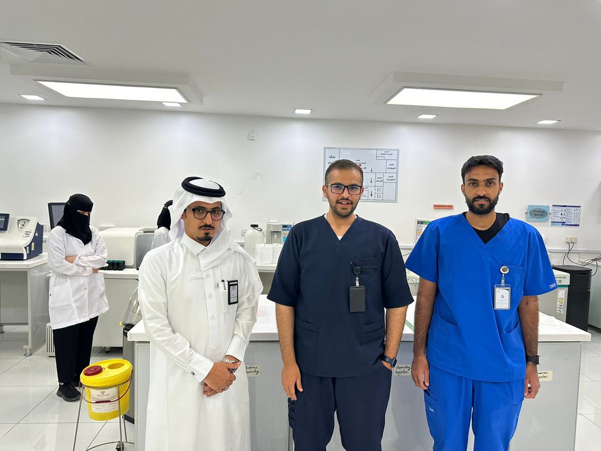 قام سعادة وكيل #كلية_العلوم للشؤون الأكاديمية د.مفلح بن بطاح الحازمي بجولة لجهات تدريب الطلبة في مدينة عرعر:
مركز القلب، فرع وزارة التجارة، مستشفى الأمير عبدالعزيز بن مساعد ومستشفى النساء والولادة

التقى خلالها بمسؤولي الإشراف والتدريب لدى الجهات.

#جامعة_الحدود_الشمالية