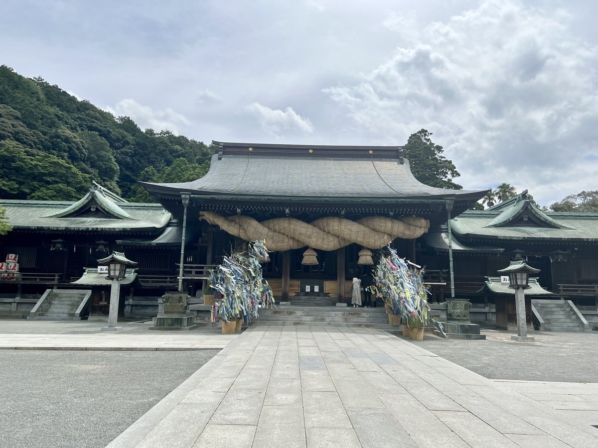 t0myuma's tweet photo. 相方と朝から宗像大社と宮地嶽神社参拝して清らかな空気吸えて気持ちよかったし、野菜たっぷりなランチも美味しかった〜🥰
今の時期曇ってるくらいがちょうどいいな…！直射日光が当たると痛いくらいでヤバかった #ymtrip https://t.co/OJuC7DiWpN