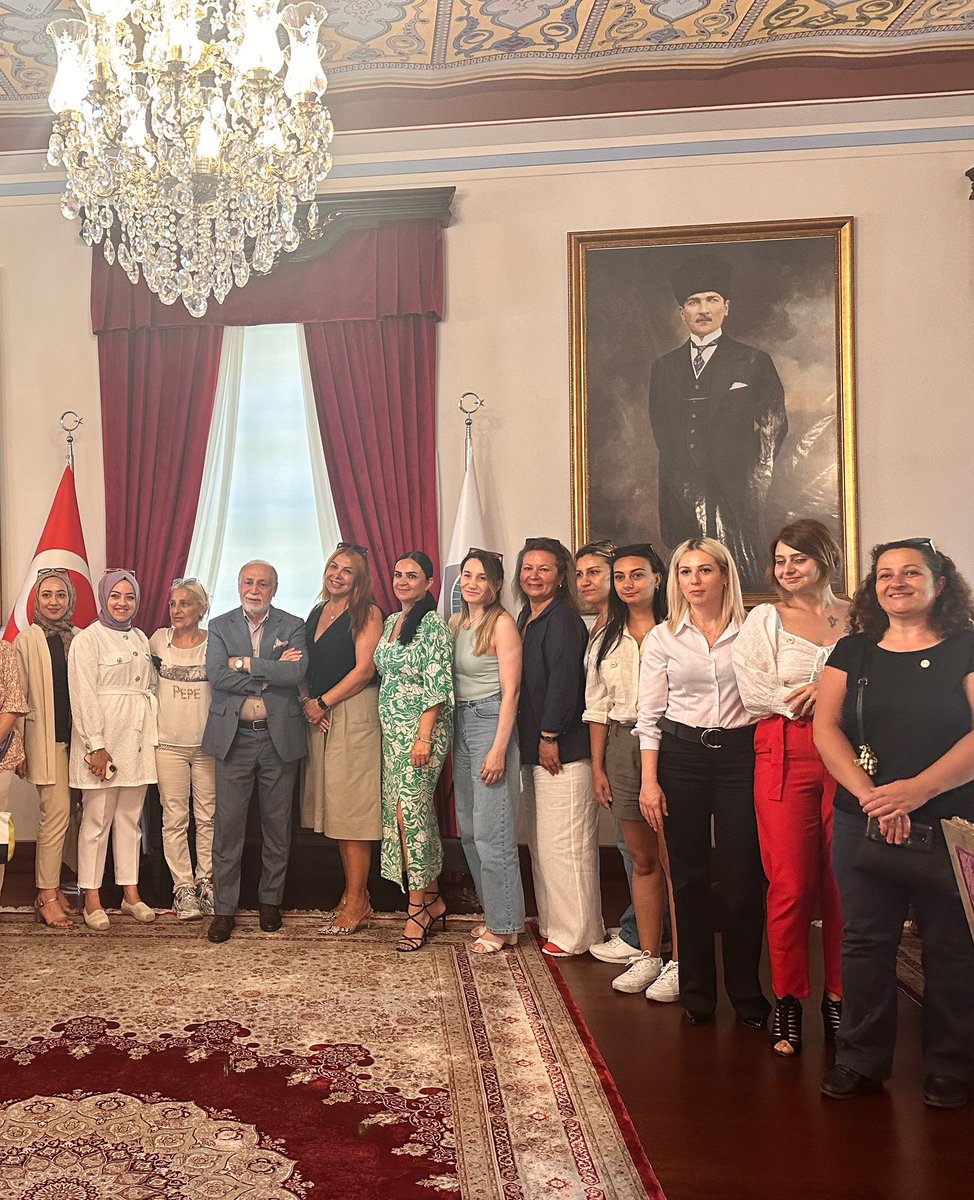 sonmez_sumer's tweet photo. Bugün, İstanbul Kadın Politikaları Başkanlığı olarak Okmeydanı Darülacezeyi ziyaret ettik. Makamında ağırlayan, Sayın Başkan Hamza Cebeci’ye misafirperverlikleri için çok teşekkür ederiz. @umitozdag @zaferpartisi @ZaferPartisi_34 https://t.co/xRBFQOb31H