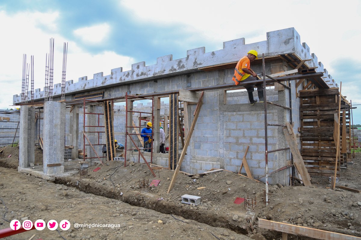 Avanza construcción del Centro Educativo “Comandante Julio Buitrago” en Villa Jerusalén, Distrito VII, Managua.

La obra tiene un avance del 40% y será entregado a la Comunidad Educativa en el mes de octubre 2023, el cual atenderá una matrícula de 1,300 Estudiantes.