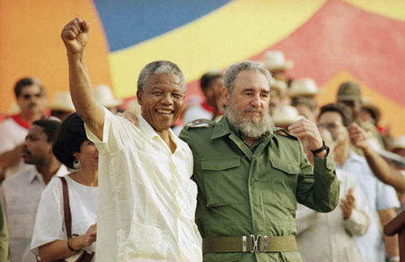 GHNordelo5's tweet photo. Conmemoramos hoy el #DiaDeMandela recordando su entrañable amistad con #Cuba y con #Fidel #FidelPorSiempre #Mandela #CDRCuba #SomosDelBarrio https://t.co/4yBt1IO4Yh