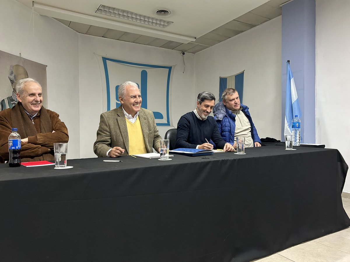 BontempoHugo's tweet photo. Se gestó un nuevo capítulo del partido, que tengo la suerte de encabezar gracias a la renovación de la confianza de los afiliados que me eligieron nuevamente como Presidente. 
Volvamos a colocar en lo más alto de la política argentina nuestro querido Partido. https://t.co/G01ofuFbcP