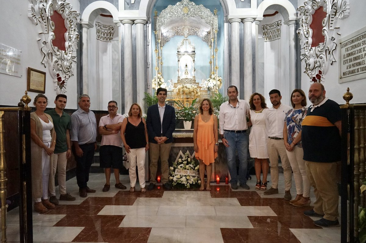FranSantosCoin's tweet photo. ➡️ Muy emotivo reencuentro con nuestra presidenta provincial @Navarro_PP y con nuestra Patrona de #Coín a quien damos gracias y pedimos por el conjunto de España #CoinMLG https://t.co/f7B41ydbcb