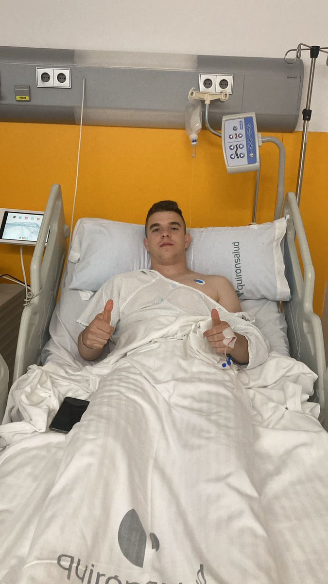 Hoy nuestro jugador Manuel ha pasado por el quirófano para restablecerle su maltrecha rodilla ,toda la familia que compone el Atletico Almagro te mandamos toda nuestra fuerza para una recuperación rápida ,mucho ánimo.
#yosoydelatleticoalmagro 🔴⚫️