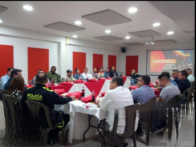 RutasDelValle's tweet photo. #EnRÚTAteconlaMalla 
Se adelanta el Comité de seguridad empresarial Yumbo-Sidoc en el que participa la @PoliciaColombia  @COL_EJERCITO, #Sidoc, @Propal,  @GdO_Oficial_, @EMCALIoficial, @Celsia_Energia  @ECOPETROL_SA, @TalentoUnilever, @zfpacifico para articular acciones seguras https://t.co/MWAVjMRcvS