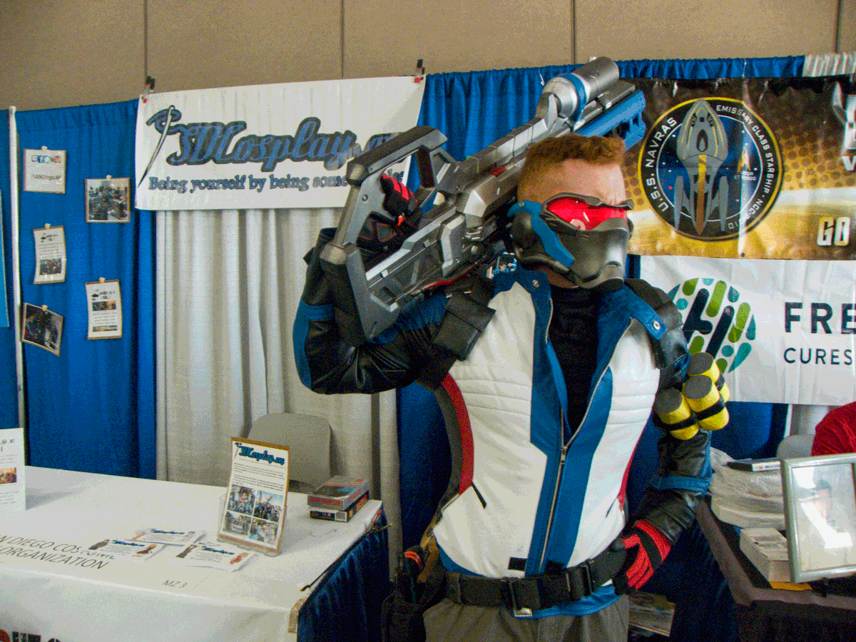 SDCosplay's tweet photo. Looking to get a headshot or meetup wit your cosplay friends at #ComicCon this weekend!? We'll be available to help and give information find us in the Mezzanine / Fan tables area! https://t.co/yEQyvgH2BF