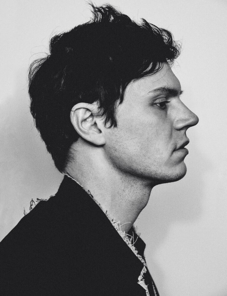 RT @xbitterxswt: why be sad when Evan Peters exists? https://t.co/DWrKFAnL1W