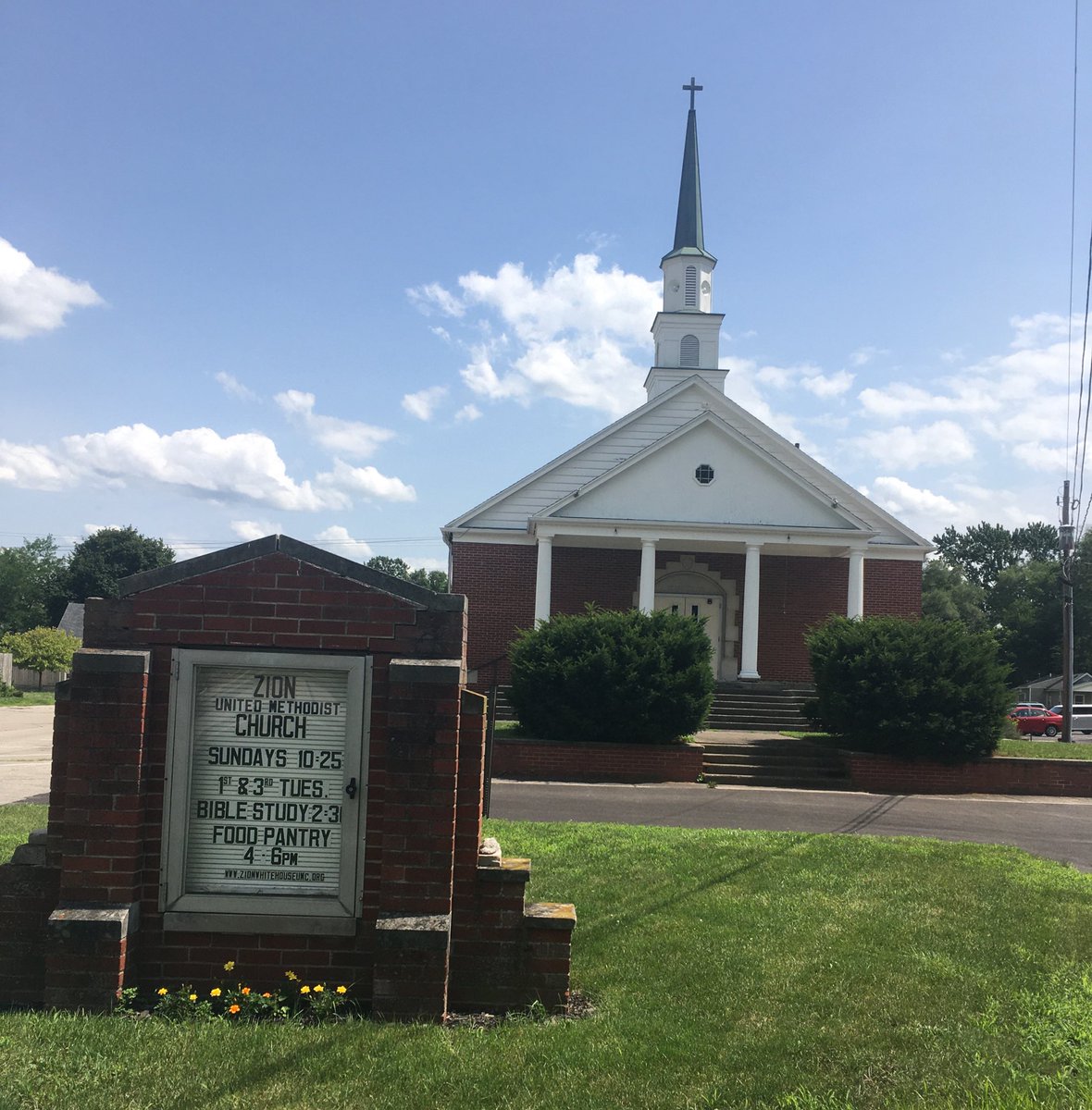 awlswa's tweet image. Another day of putting our harvest into the hands of our community! #LandLab #Community 🍅🥒🫑💙🤍