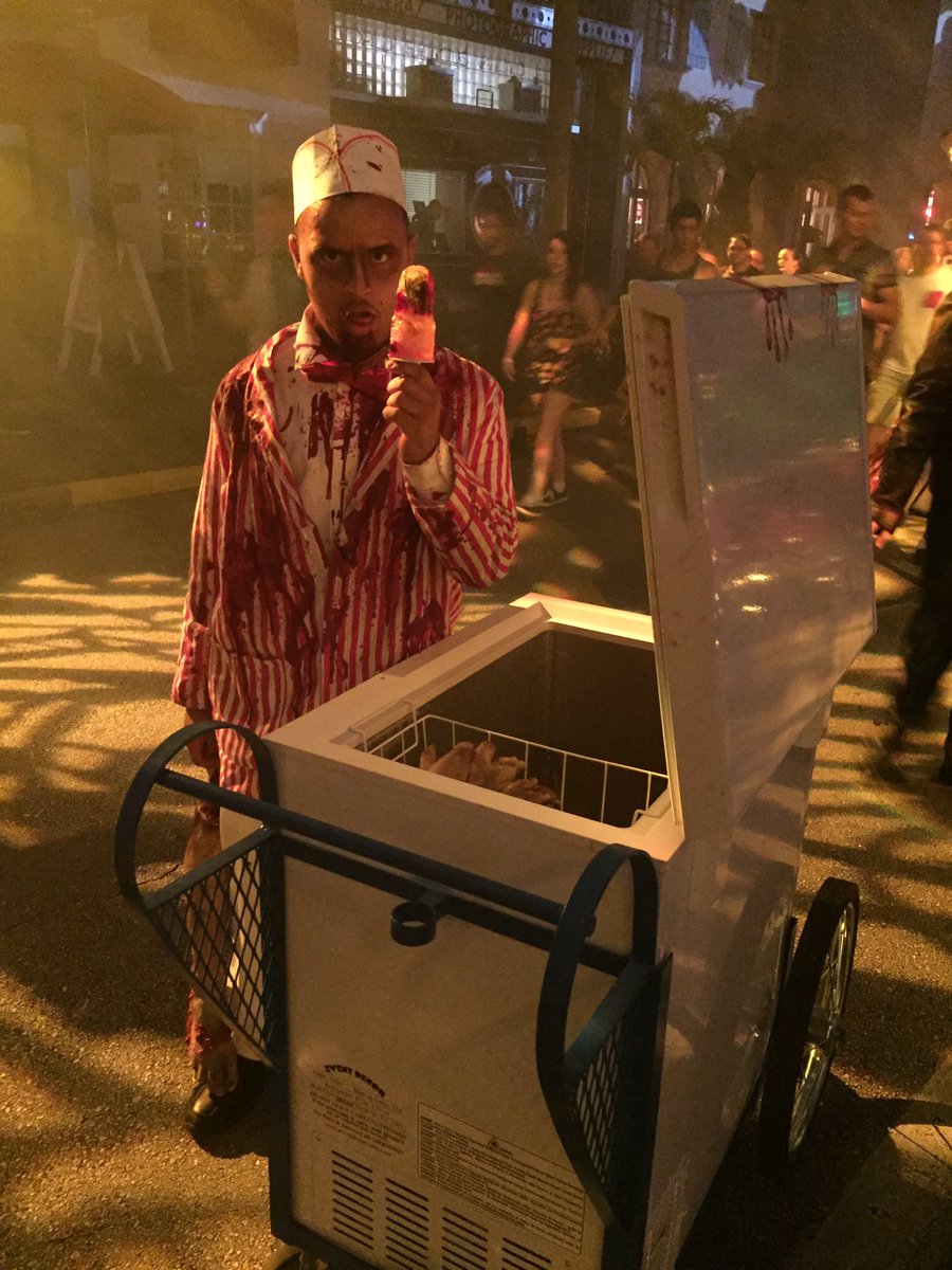 MrHotastic84's tweet photo. @HauntGirlsPod @HorrorNightsORL https://t.co/wmPBGHAKR2