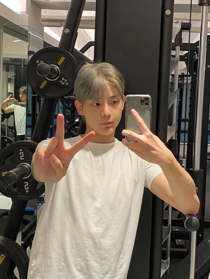BosungjunC's tweet photo. Imágenes de Bosung en el gym 😍😍 #BOSUNGJUN #bl #boyslove #bosung #pride https://t.co/NK7dCFImWx