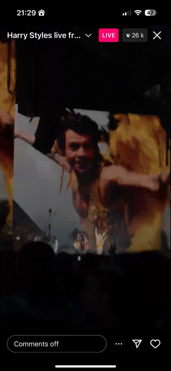 Milasnotok's tweet photo. AM I THE ONLY ONE WHO SAW THIS #HarryStyles #LoveOnTour2023 https://t.co/vaf7YT26aC