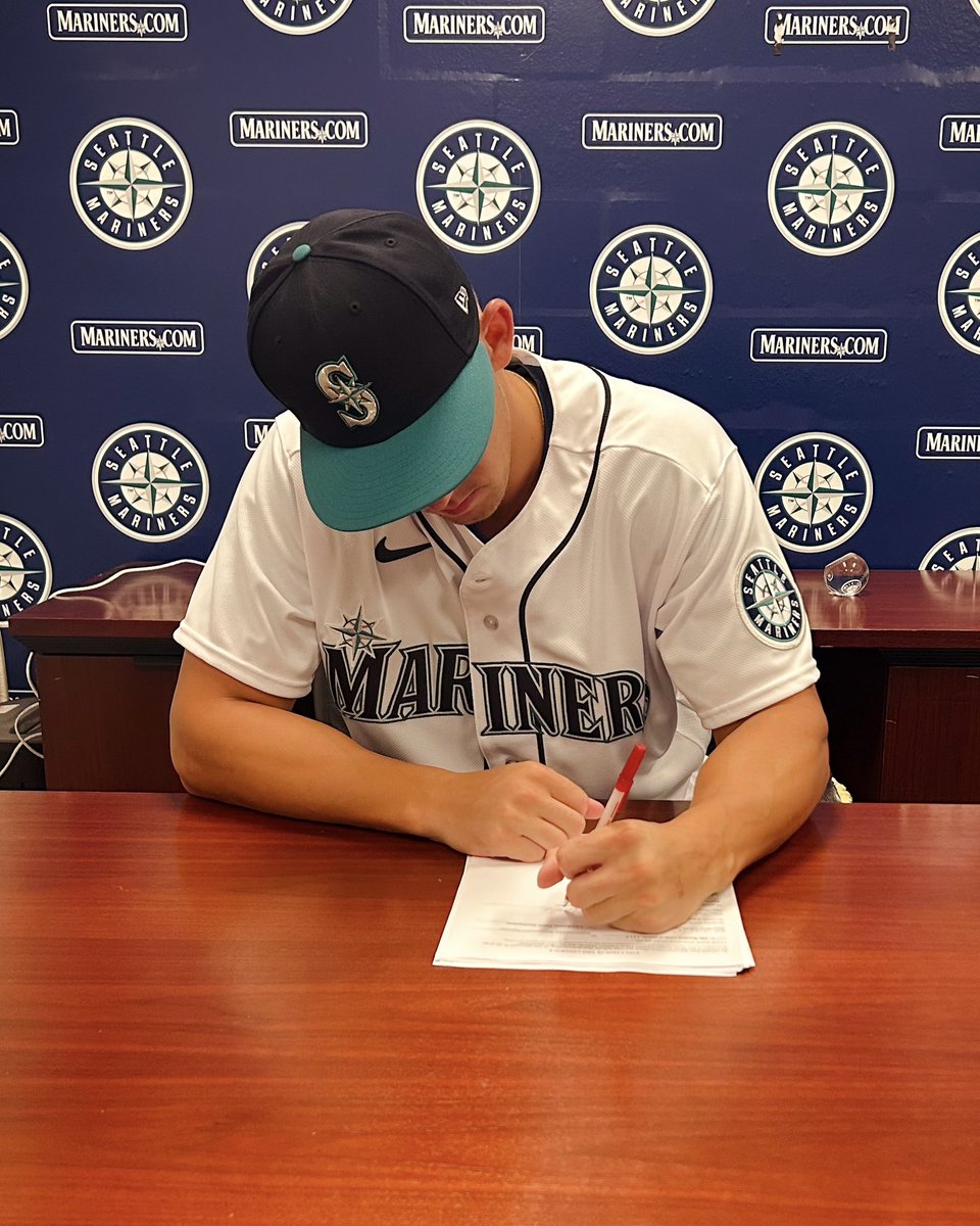 HokiesBaseball's tweet photo. 𝘾𝙡𝙪𝙗 𝙢𝙚𝙢𝙗𝙚𝙧 🖊️

≫ @Carsonjones29 

#ProHokies 🦃⚾️ https://t.co/4CJvPbLfdy