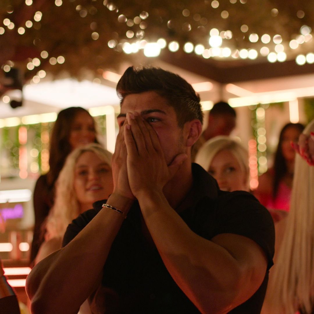 It‘s killing me how nobody knew the lyrics while this is the reaction Rita Ora was hoping for #LoveIsland