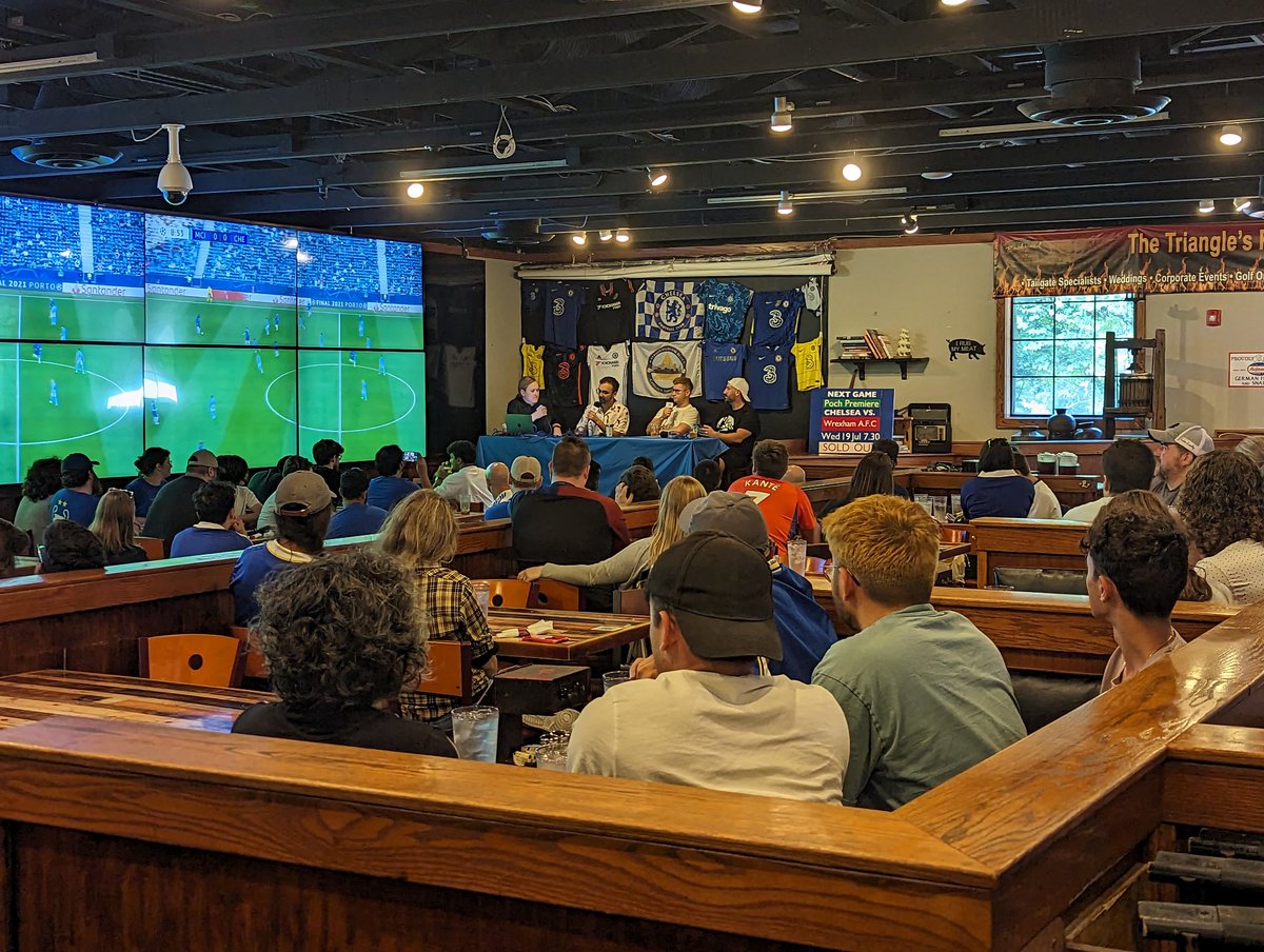 🚨HAPPENING NOW🚨
Kickoff event for two days of fun: it's a @LondonBluePod live pod recording at @Backyardbistro! 🎉

#thepochpremeiere #BluesintheUSA #rduisblue