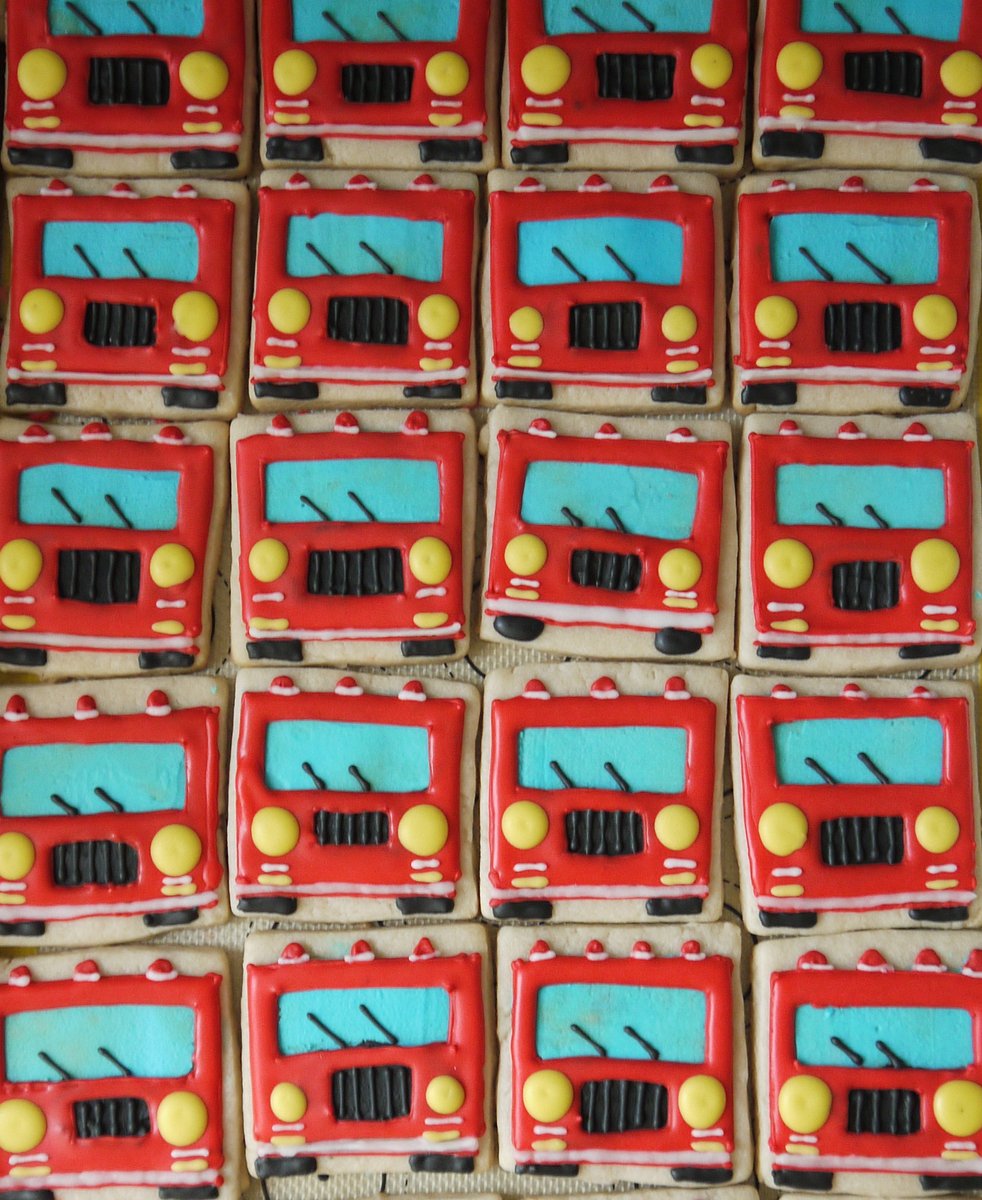 Sofistas's tweet photo. Galletas de camión de bomberos para festejar un cumple #2 🩷🚒🔥❤️‍🔥👨‍🚒 https://t.co/3zPHrKpu2p