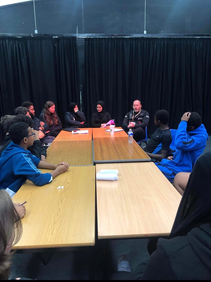 _missbegum's tweet photo. The anti-racism group had a successful meeting with our local police officer! They were so excited! Really informative meeting about their stop and search rights and the procedure. https://t.co/ybjaSfWsNy
