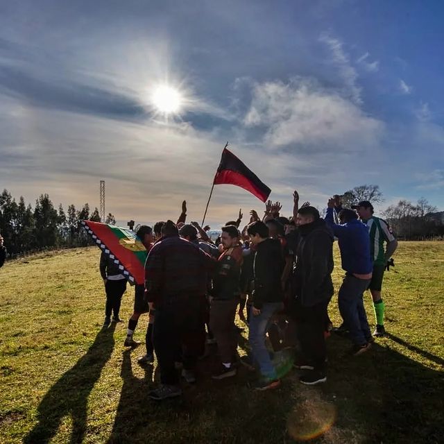 Saludos a todos los equipos que componen la liga de Puerto Dominguez Quechu kawin. Que sea una gran fiesta deportiva en el territorio de "Konun TrayTrayko Leufu".

Acá el Newen de los Wenuy de Unión Lafkenche FC del sector la Sierra, Éxito en esta nueva campaña.

#Wallmapu