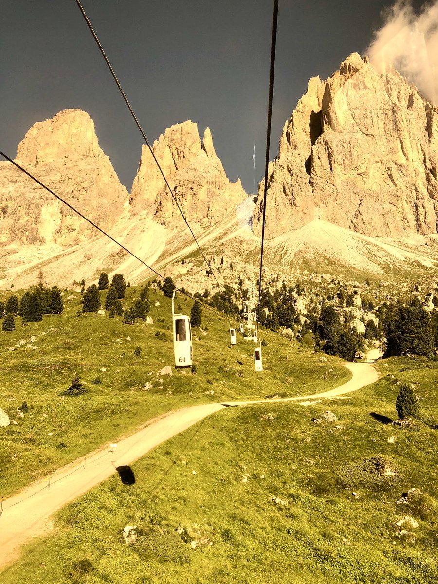 edalmea's tweet photo. Passo Sella, il mio luogo del cuore tra la Val di Fassa e la Val Gardena. Panorami mozzafiato, natura splendida, sentieri splendidi. Dolomiti da vivere! @viaggiatori #dolomiti #montagna #vacanze #trentino #südtirol https://t.co/Qk1Dhb46Y4