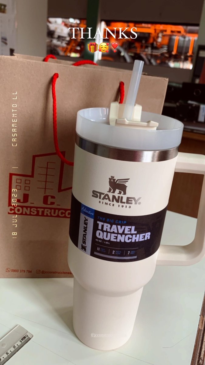 ChicheRetamozo's tweet image. El miércoles publiqué q no tenia termito de agua y hoy me mando esto 🥹💖😂