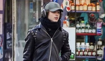 the hat/airpod max combo in nyc is my favorite genre of timmy forever and always.
