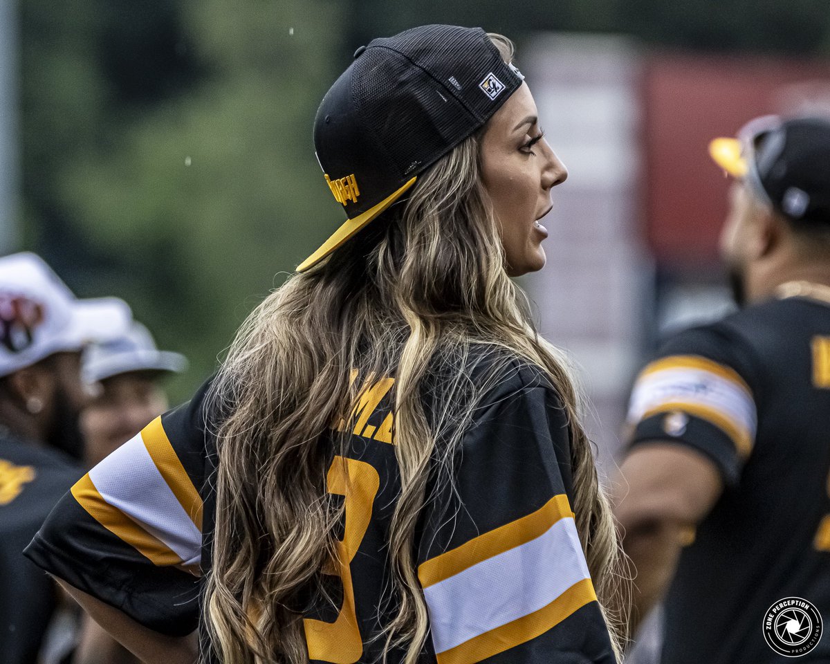 I was born with black and gold facepaint on and a Terrible Towel in hand. Brittsburgh will never leave my heart. 🖤💛