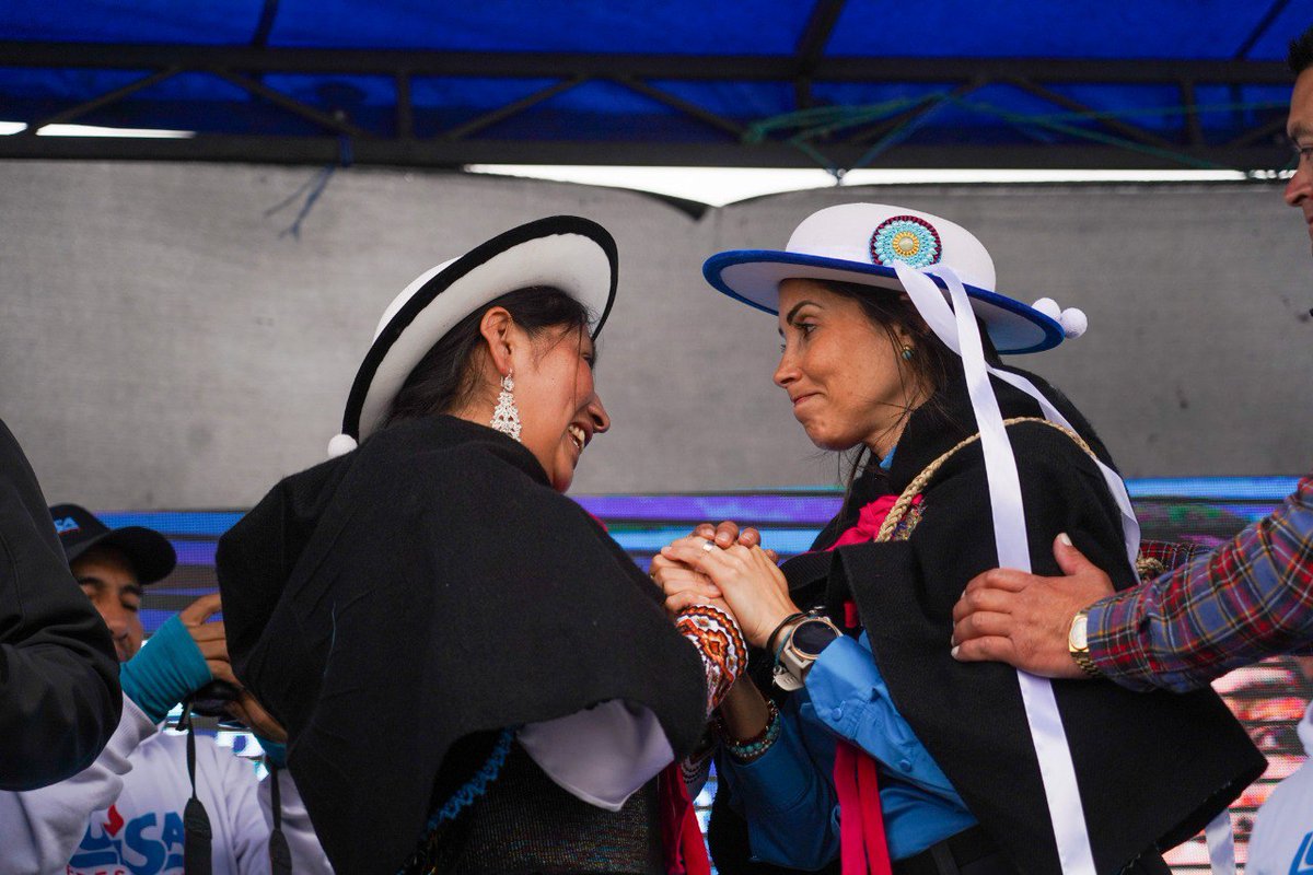 Mashipresidente's tweet photo. Compartiendo con las Comunidades del sector Indígena, Campesino de Ingapirca. Prov. de Cañar, con la Ruta del #ResurgirDeLaPatria 🇪🇨

@LuisaGonzalezEc @MashiRafael @RC5Oficial https://t.co/YbrETuHdpP