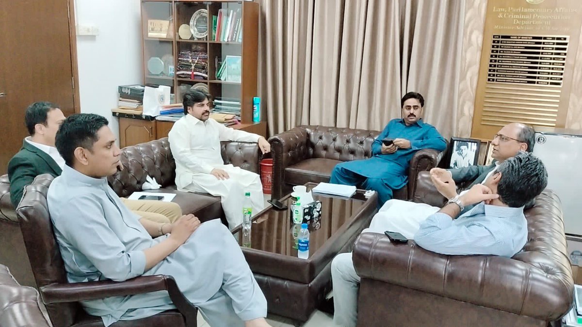 MateenLodhi1's tweet photo. Provincial Minister for Irrigation Sindh @jamkhanshoro held a meeting with Minister for Local Govt &amp; HTP  and Minister for Labour @SaeedGhani1 discussed the Local Govt issues.
@jamkhanshoro 
@KashifShoroPPP https://t.co/c3Uca6xIUC