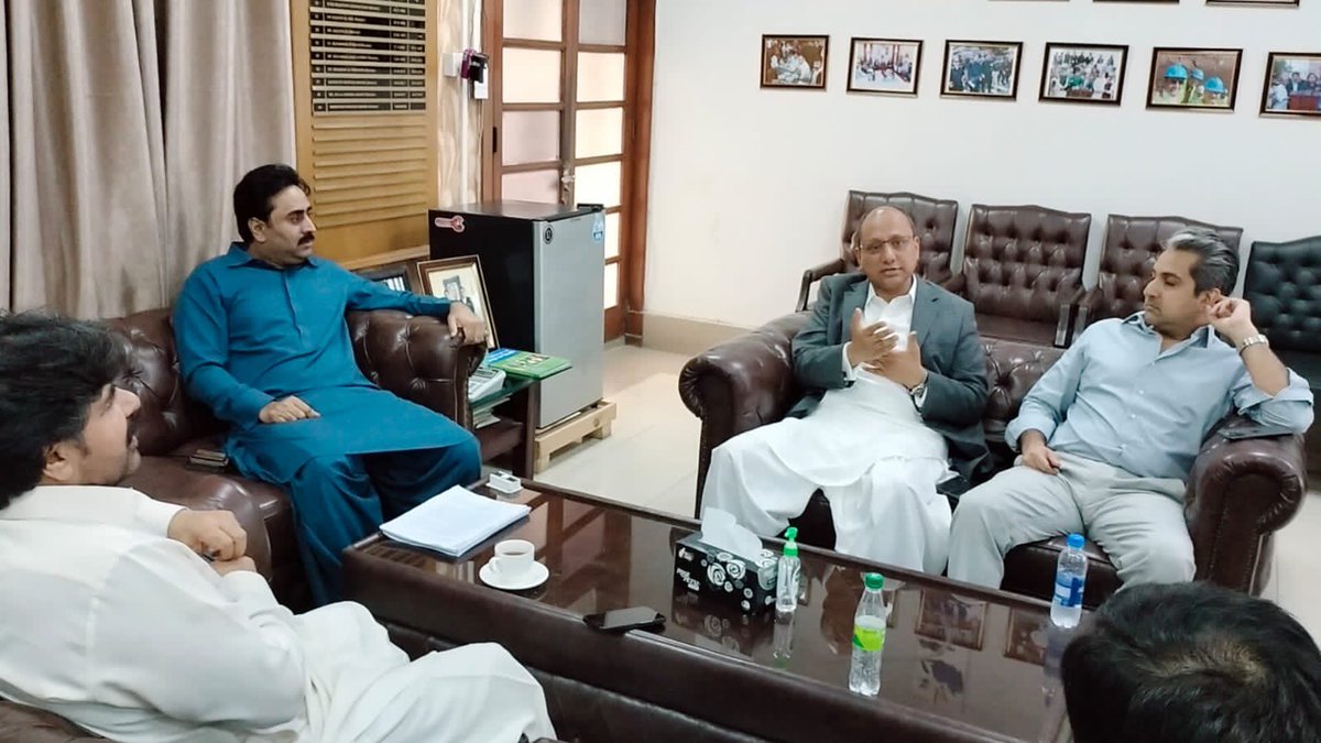 MateenLodhi1's tweet photo. Provincial Minister for Irrigation Sindh @jamkhanshoro held a meeting with Minister for Local Govt &amp; HTP  and Minister for Labour @SaeedGhani1 discussed the Local Govt issues.
@jamkhanshoro 
@KashifShoroPPP https://t.co/c3Uca6xIUC
