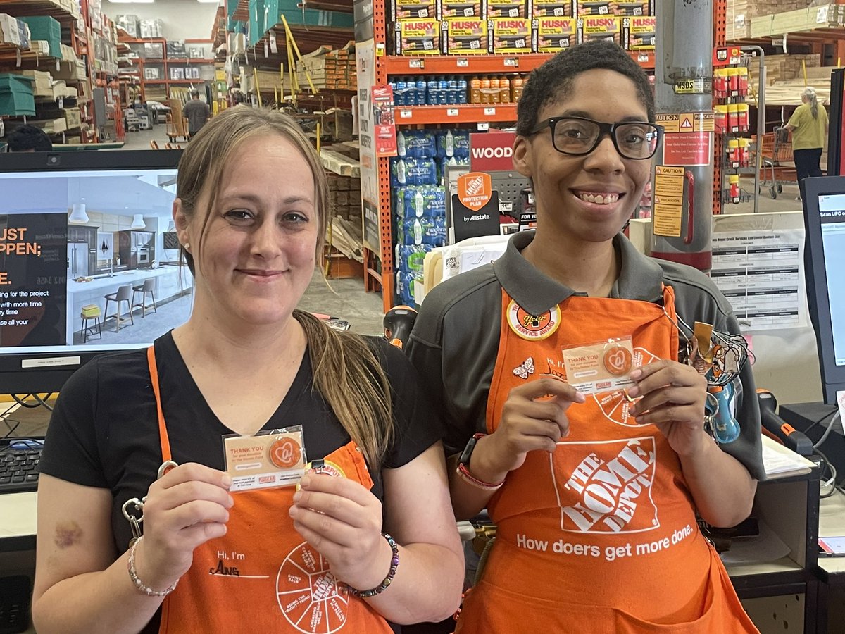 bryan_greenough's tweet photo. @HomerFund the associates at store 3846 are all excited to show they are #OrangeAtHeart with their new 2023 homer fund pins!!! https://t.co/mjao9c3qHB