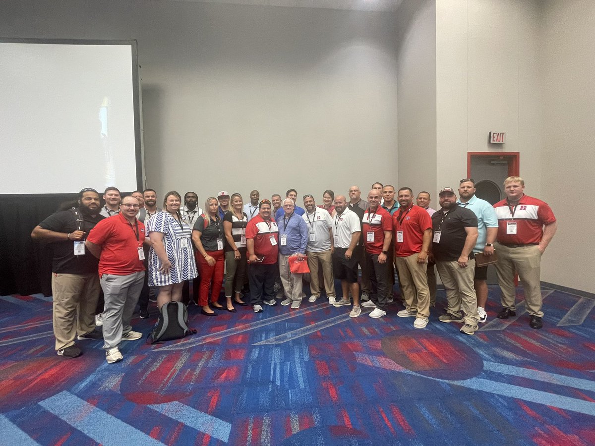 E_Edwards49's tweet photo. Very blessed to work with great people who are great for kids!

We had 27 @MidloHeritage coaches attend @THSCAcoaches coaching school. Learning, growing and simply getting better!!

#WeAreHeritage 
@MISD_Athletics @MidlothianISD https://t.co/1gm8D0gYWP