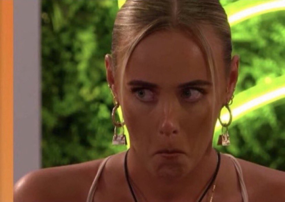 Not Molly smirking at Kady and Ouzy being vulnerable #LoveIsland