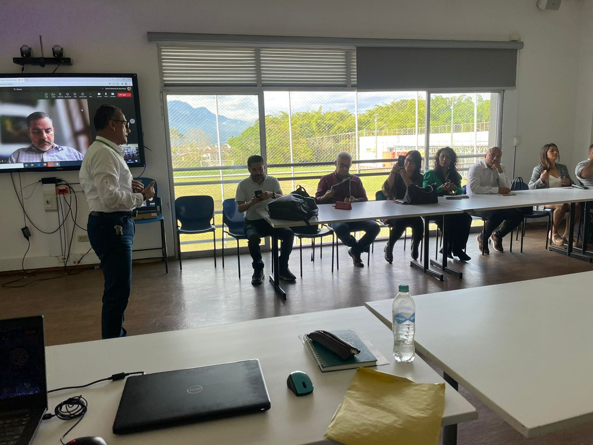 SENAQuindio's tweet photo. El #SENA regional se convirtió en sede del encuentro del cluster de Economía Circular y Alianza Investiga, emprendedores y empresarios quindianos que  promueven los negocios verdes y amigables con el medio ambiente, como alternativa de progreso de nuestro territorio. https://t.co/VPoGhjb7Tr