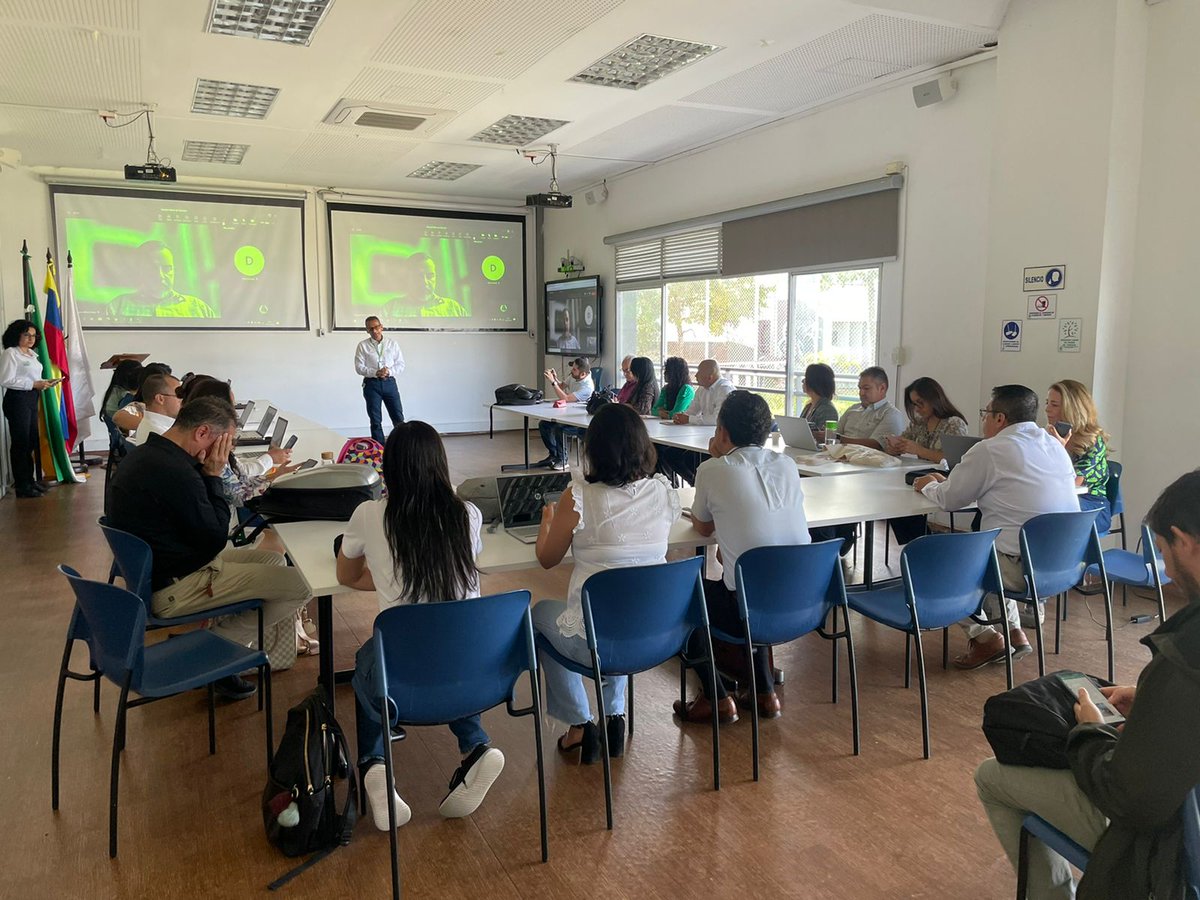 SENAQuindio's tweet photo. El #SENA regional se convirtió en sede del encuentro del cluster de Economía Circular y Alianza Investiga, emprendedores y empresarios quindianos que  promueven los negocios verdes y amigables con el medio ambiente, como alternativa de progreso de nuestro territorio. https://t.co/VPoGhjb7Tr