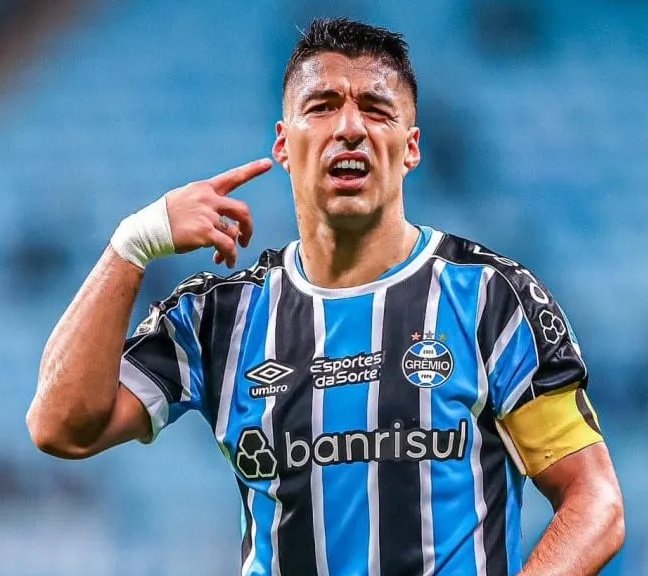 Naranjazos10's tweet photo. 📌 Tema Luis Suárez y su posibilidad al Inter Miami

✅ Acuerdo Inter-Suarez listo
⛔Gremio lo frena. Exige pago de cláusula de salida. 70 millones
👀 Suárez no está para jugar 90 minutos a tope. La rodilla se lo impediría
➡️ ¿Y Josef Martínez? En enero renovaría
➡️ Por ahora el plan de Inter Miami es seguir contando con el vinotinto después que finalice el contrato el 31/12/2023