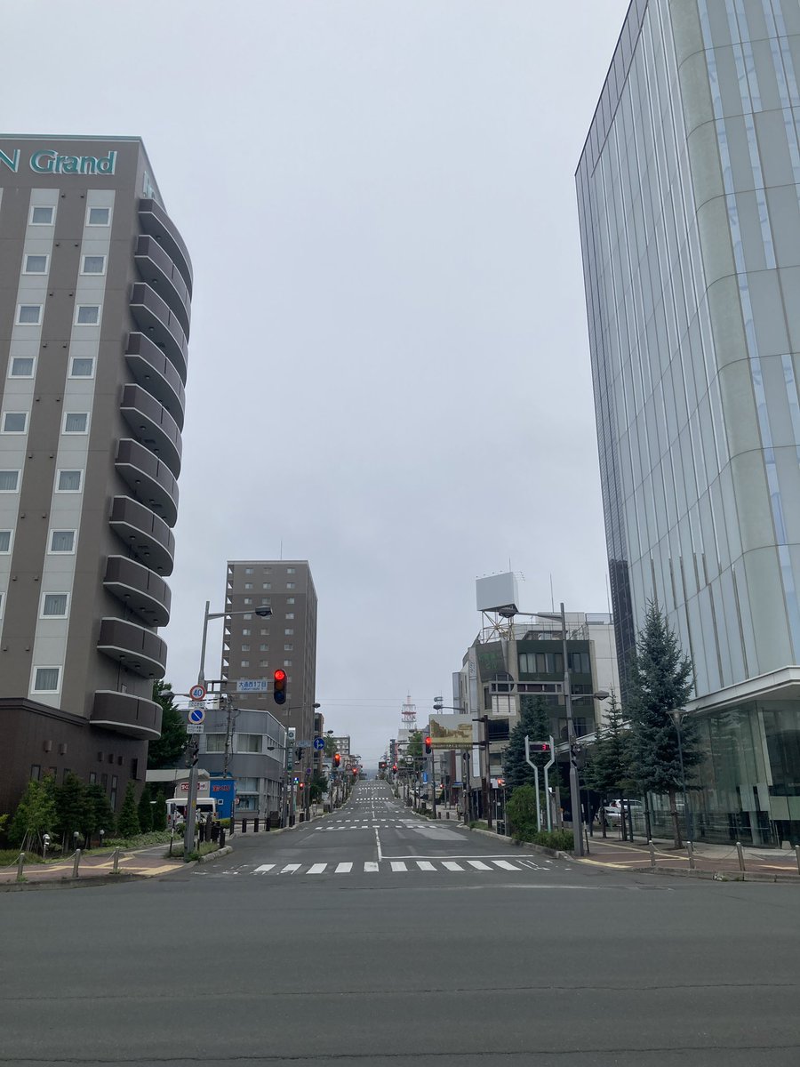 HataWine's tweet image. 7月19日木曜日曇気温15℃
半袖で出勤だとちょっと肌寒いですが、我慢できます。
昨日は我慢できずフリース着て出勤しました。

猛暑の皆さんに分けてあげたいです〜

今日もがんばりまーす♪
#北見市 #kitami  #北海道