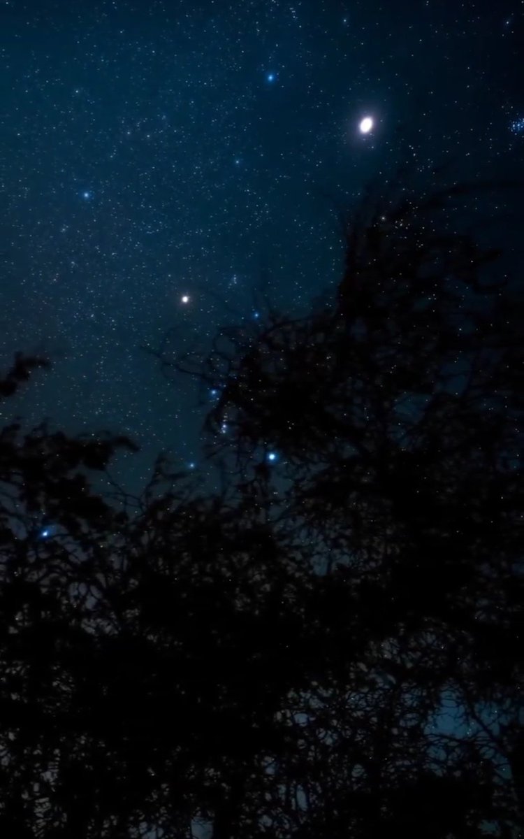 تجھے کسی نے غلط کہہ دیا میرے بارے
نہیں جناب ۔۔۔
 ہم دلوں کو دکھانے والے نہیں
بس اتنا جان لے اے پرکشش
کہ دل اب تجھ سے بہل تو سکتا ہے پر تجھ پر آنے والا نہیں۔
#ادب_کا_سفر