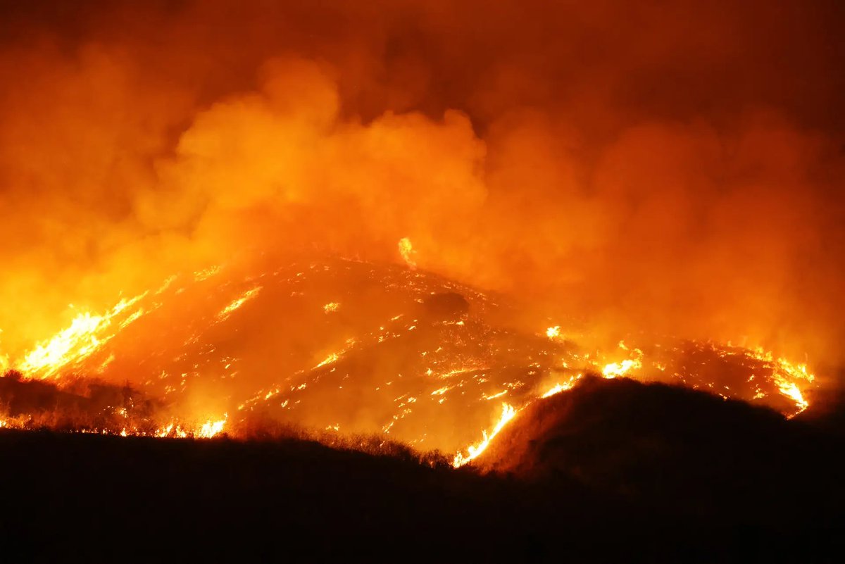 ianbremmer's tweet photo. the world on fire, july 2023

california
canada
greece
switzerland https://t.co/6am5YZEwmh