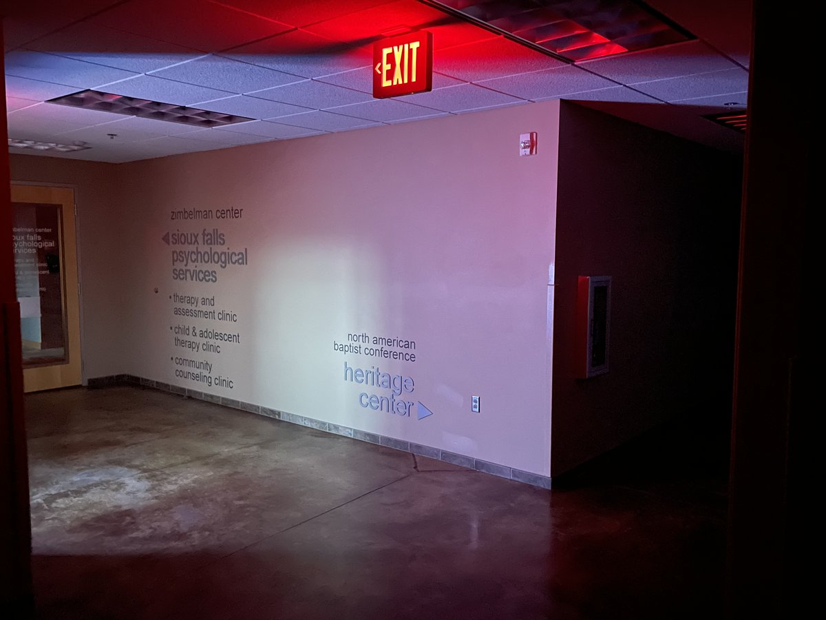 AugustanaSD's tweet image. Our campus gets pretty quiet this time of year, especially at night. 🌙

Here's a series of photos in which Daniel Compton, swing-shift custodial supervisor, captured some of that tranquility. 📸

#WeAreAU