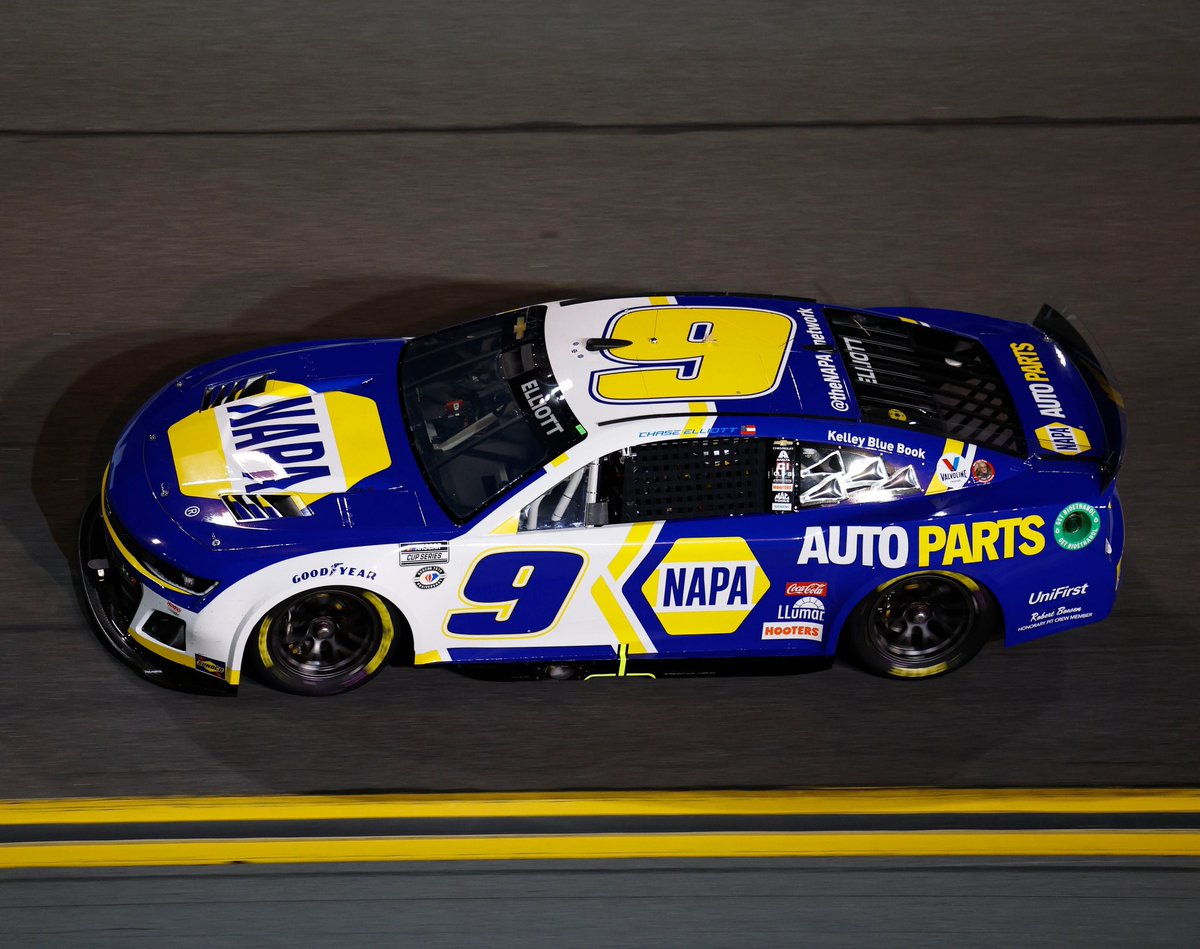Chase Elliott has yet to have a qualifying start inside the top5. His best start so far this year was 6th in the Coca-Cola 600. The last full time Hendrick driver to go the whole season without a top5 start was Terry Labonte in 2004. https://t.co/Lg8zMuVw6r