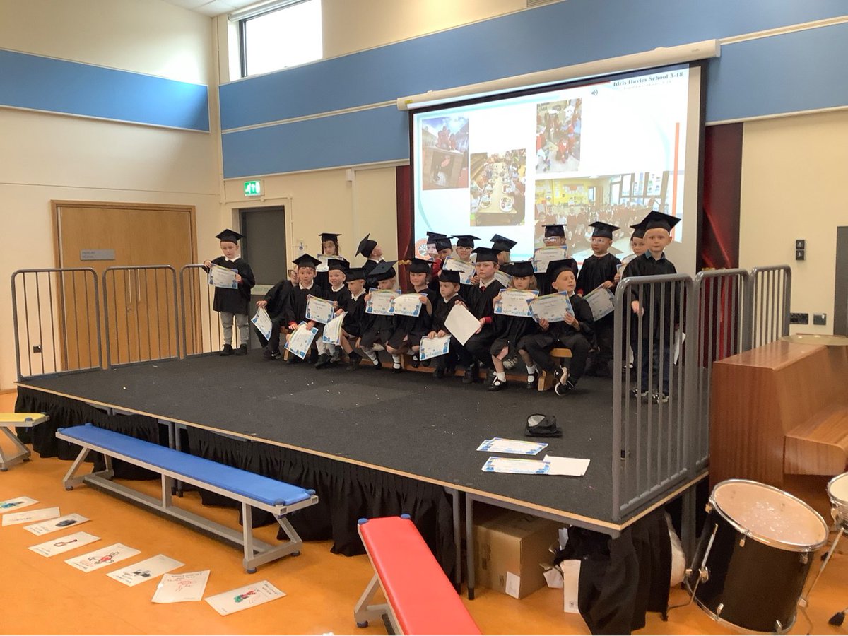 Dosbarth Dewi Sant tweet media