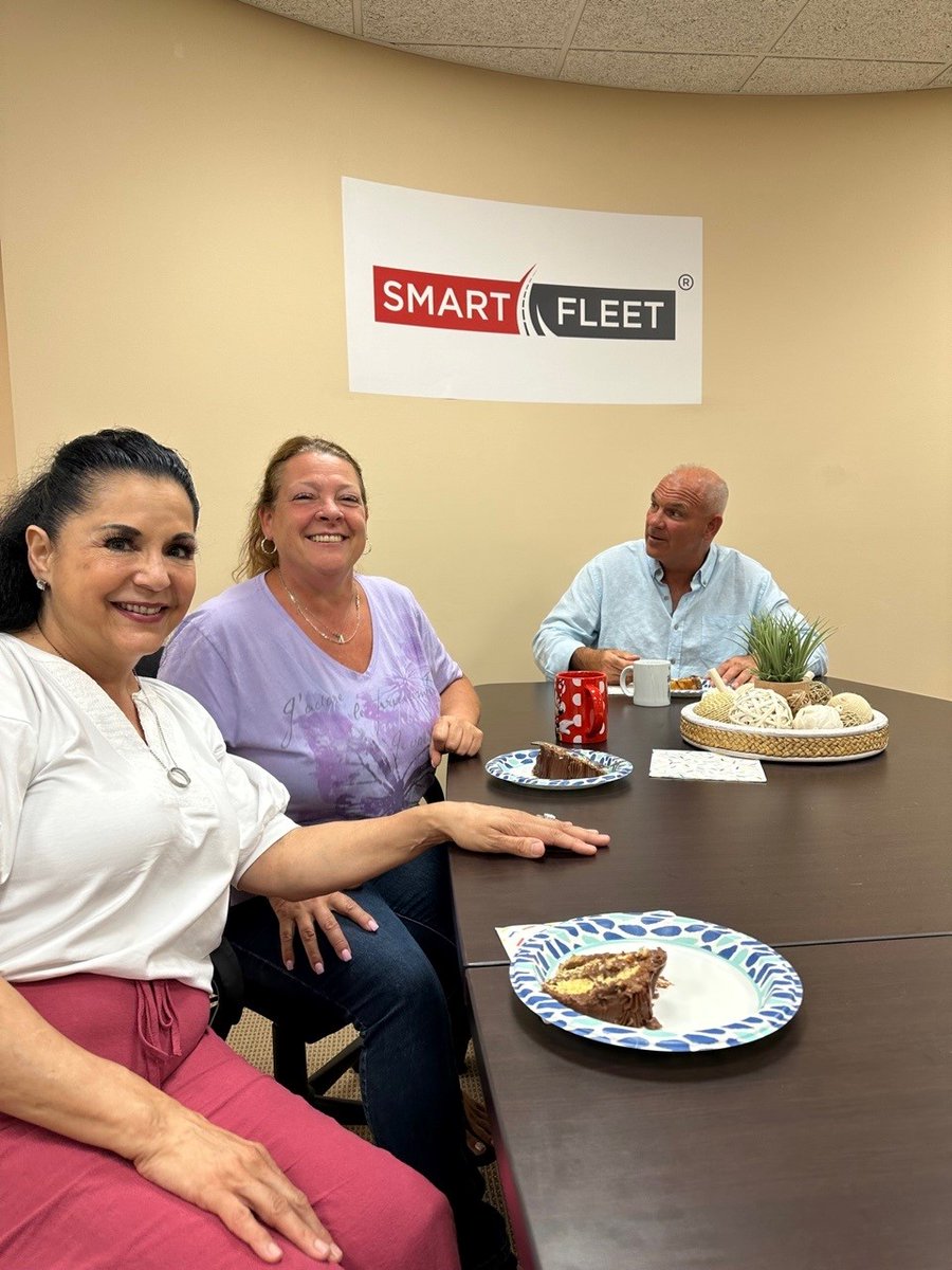 The celebration continues!

Sharing laughs and sweets to honor Liz's birthday in the office! 🎂🎉

#happybirthday #birthdaywishes #smartfleet #customerservice #familyownedbusiness