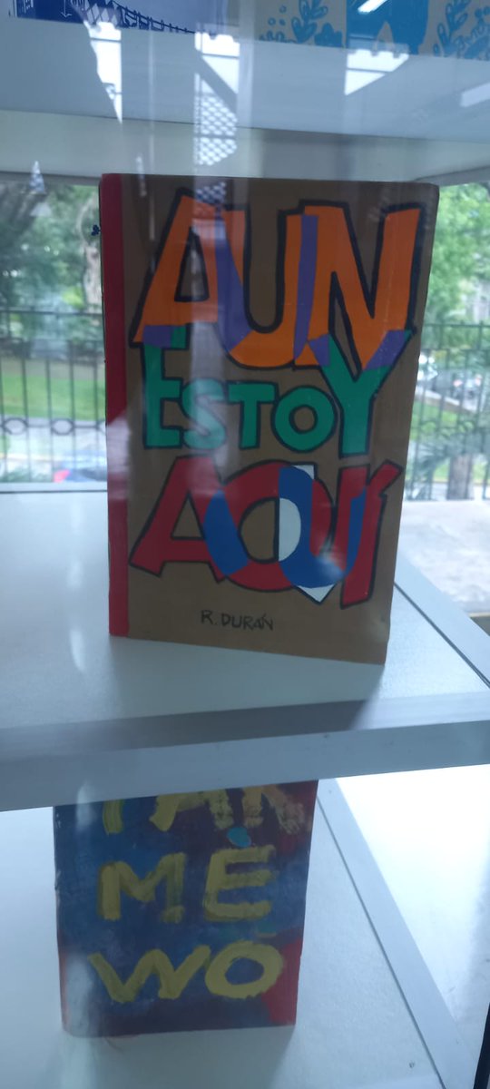 cayolateja's tweet photo. El libro cartonero "AUN ESTOY AQUI" de #editorialcayolateja presente en la muestra de la Universidad Nacional de Costa Rica, agradecimientos especiales por el registro a @OlgaCartonera 

#libros
#libroscartoneros
#cartoneras
#editorialescartoneras
#autoedicion
#smallpress 
#DIY https://t.co/P6kKasvugV