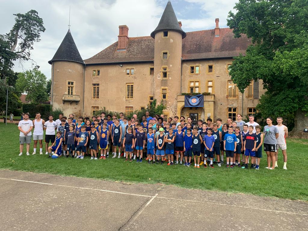 ChoraleRoanne's tweet photo. 2⃣ visiteurs de renom au #ChoraleBasketCamp cette semaine 📷
@YannisMorin et @jdccoach ont passé une tête au lycée de Ressins 🔵⚪
#ChoraleNation https://t.co/g1nMO0bDdY