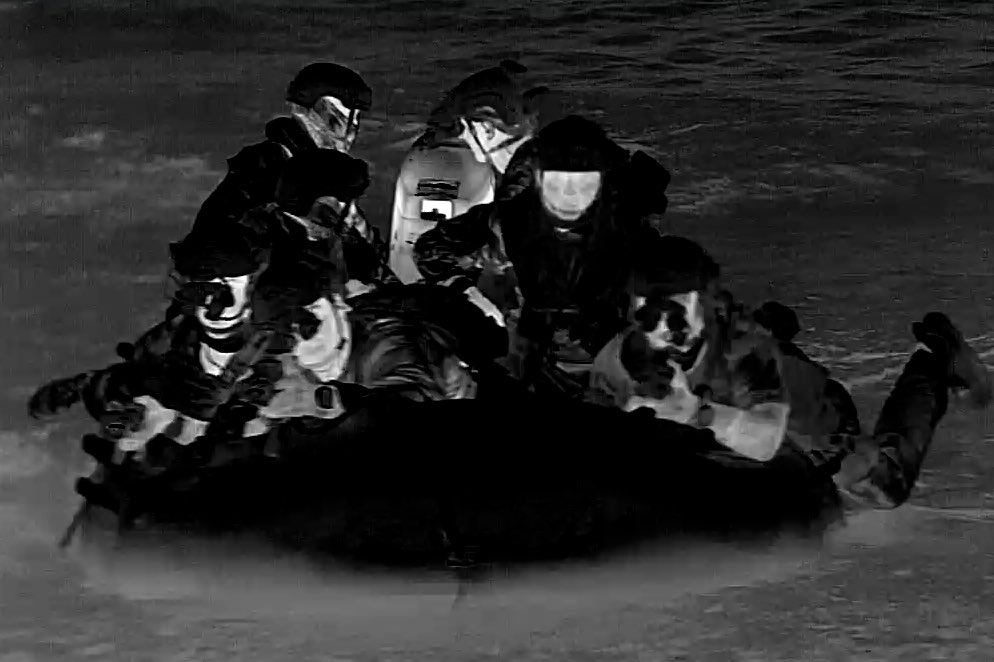 NAVSOUS4THFLT's tweet image. East-coast based U.S. Naval Special Warfare Operators (SEALs), Paraguayan, and Colombian special operations personnel conduct SUB/SOF integration aboard the Los Angeles-class fast-attack submarine USS Pasadena (SSN 752) during #UNITASLXIV